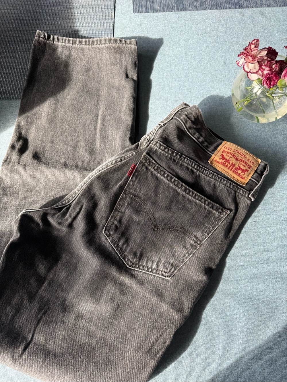 Levi's Low Pro Straight Jeans Waist 28 in charcoal colour